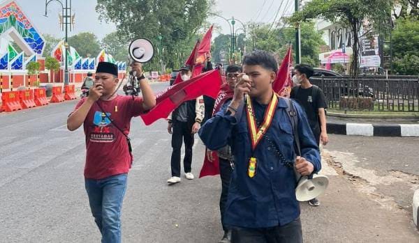 DEWAN PENDIDIKAN SUBANG  DI SOROT : ANGGARAN RATUSAN JUTA MENGALIR, PENGAWASAN PENDIDIKAN NYARIS TID
