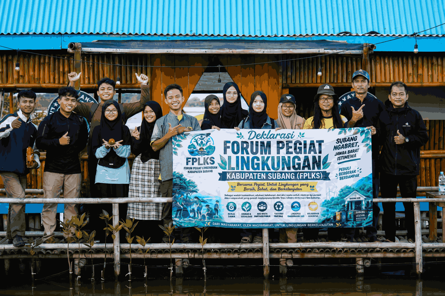  ENDRA YLNI  DI DAPUK SEBAGAI KETUA FP LKS OLEH PARA PENGGIAT LINGKUNGAN KABUPATEN SUBANG